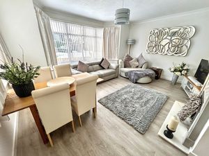 Lounge/diner- click for photo gallery